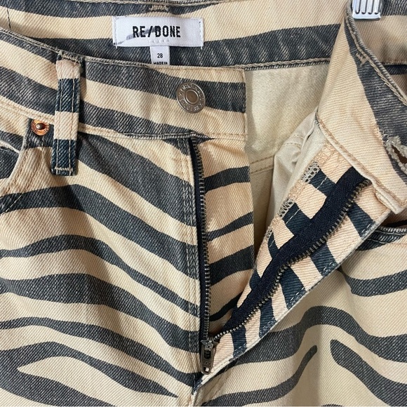 Re/Done 70s Tiger Print Flared-Leg Jeans - Picture 6 of 14